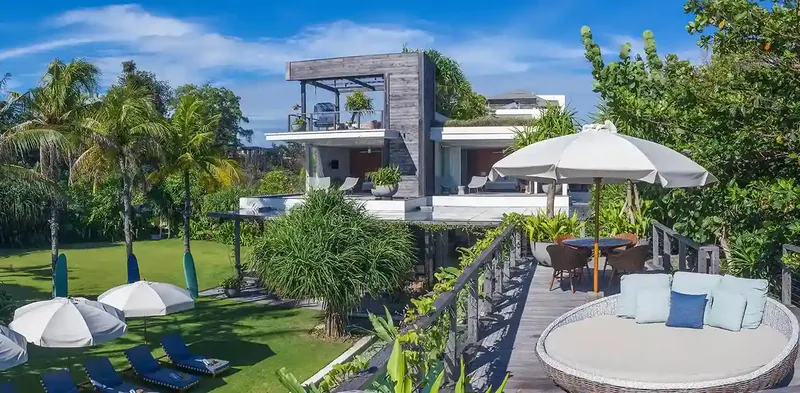 Beachfront villa with garden and pool in Bali