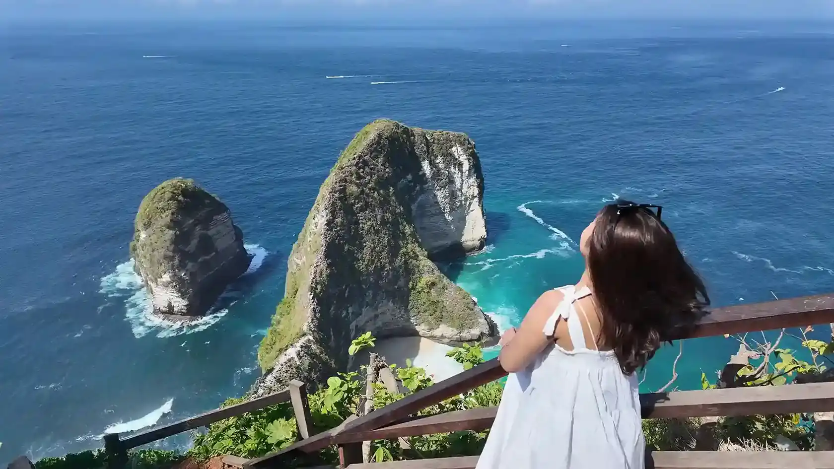 Traveller looking over Kelingking Beach on Nusa Penida